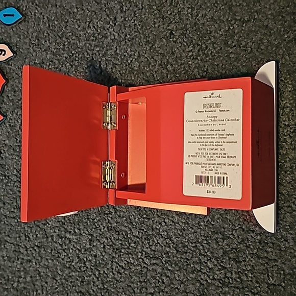 Hallmark Peanuts Snoopy on Dog House Christmas Countdown Calendar Decoration NWT - Picture 7 of 8